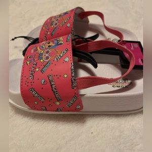 GIRLS SIZE 7 LOL BRAND SANDALS STRAPS AROUND HEEL. NWT